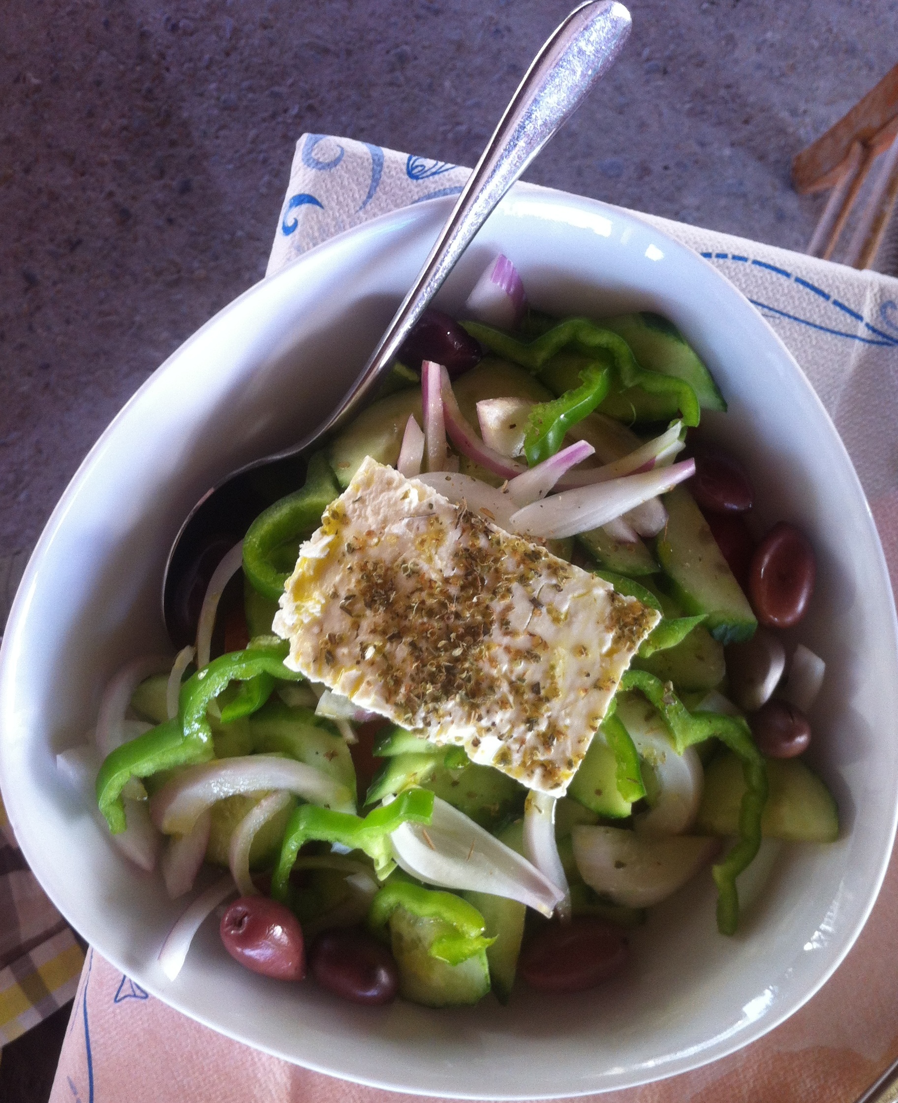 griechischer_Salat_mit_Olivenoel